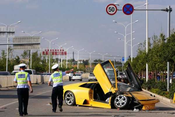 交警拦截兰博基尼（交警拦截敞篷车）-图3