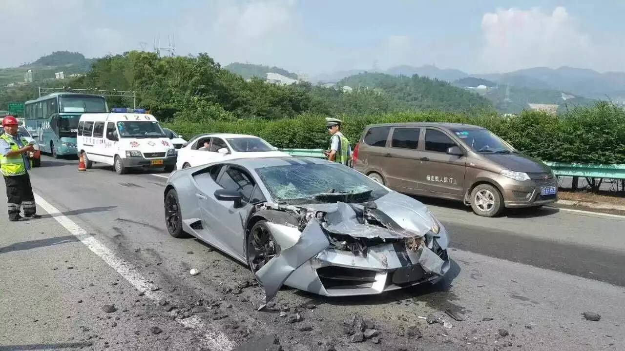 兰博基尼加速车祸视频（兰博基尼车祸现场）-图2