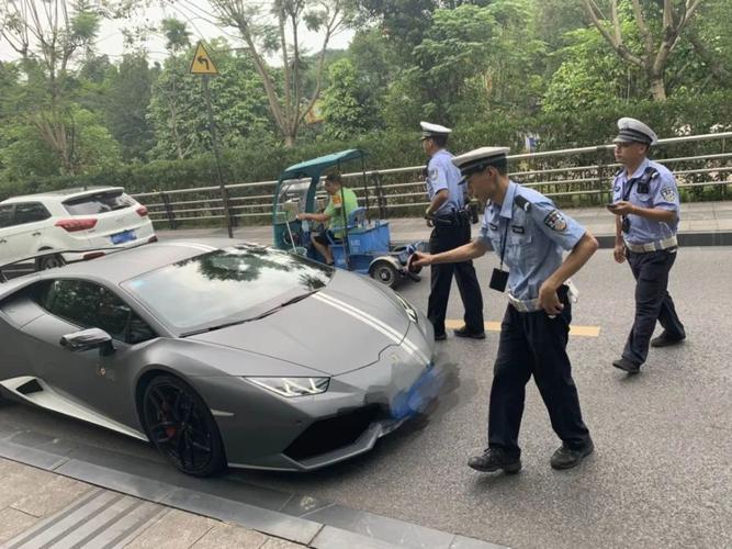 高速兰博基尼炸街（兰博基尼炸街交警抓吗）-图1