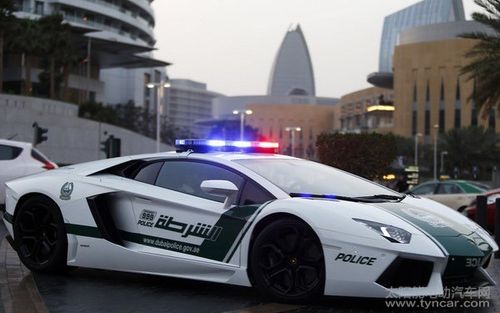 重庆兰博基尼炸街（重庆兰博基尼警车）-图3