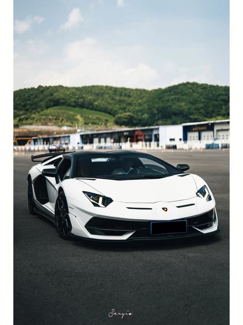 磨砂白兰博基尼（白色兰博基尼aventador）